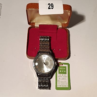 A Decai Silver-Tone Wristwatch with Original Presentation Box