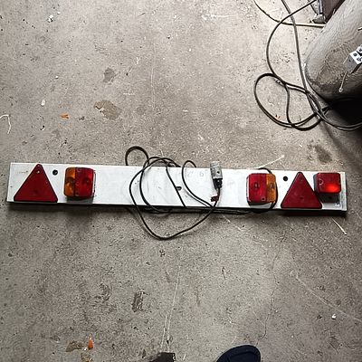 One DAFA 1060 Universal 4-Foot Trailer Lighting Board with Integrated Fog Light and 7-Pin Plug