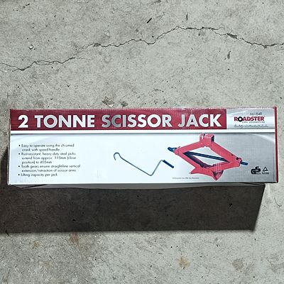 Roadster Car Accessories 2-Ton Scissor Jack, Part Number 66184R