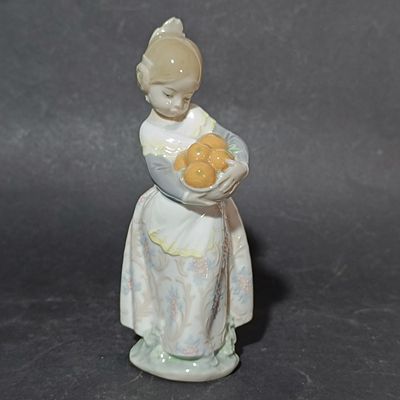 Spanish Lladro Glazed Porcelain Figurine Valencia Girl