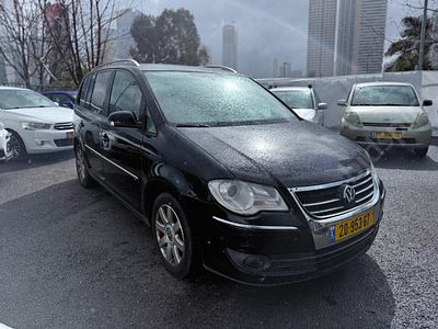 פולקסווגן טוראן 2009. 225,268 Km