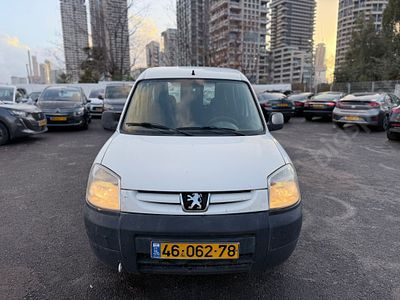 פיג'ו פרטנר 2011. 353,912 Km, current hand:שנייה, current ownership:פרטי, original ownership:ליסינג
