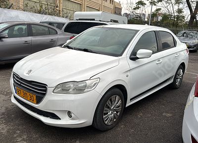 פיג'ו 301 2015. 165,121 Km, current hand:רביעית, current ownership:פרטי, original ownership:השכרה