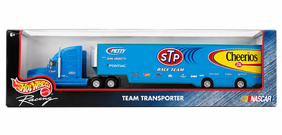 משאית הובלה NASCAR של Hot Wheels Racing. דגם אספנות של משאית Team Transporter מסדרת Hot Wheels 