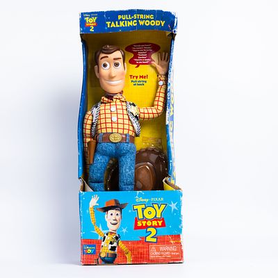 בובת וודי מדברת – צעצוע של סיפור 2. בובת Woody מקורית מסרט Toy Story 2 עם מנגנון דיבור ומשיכת 
