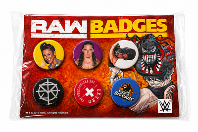 סט סיכות WWE RAW Badges משנת 2016. מארז מקורי של סיכות אספנות רשמיות של WWE מסדרת RAW משנת 2016. 