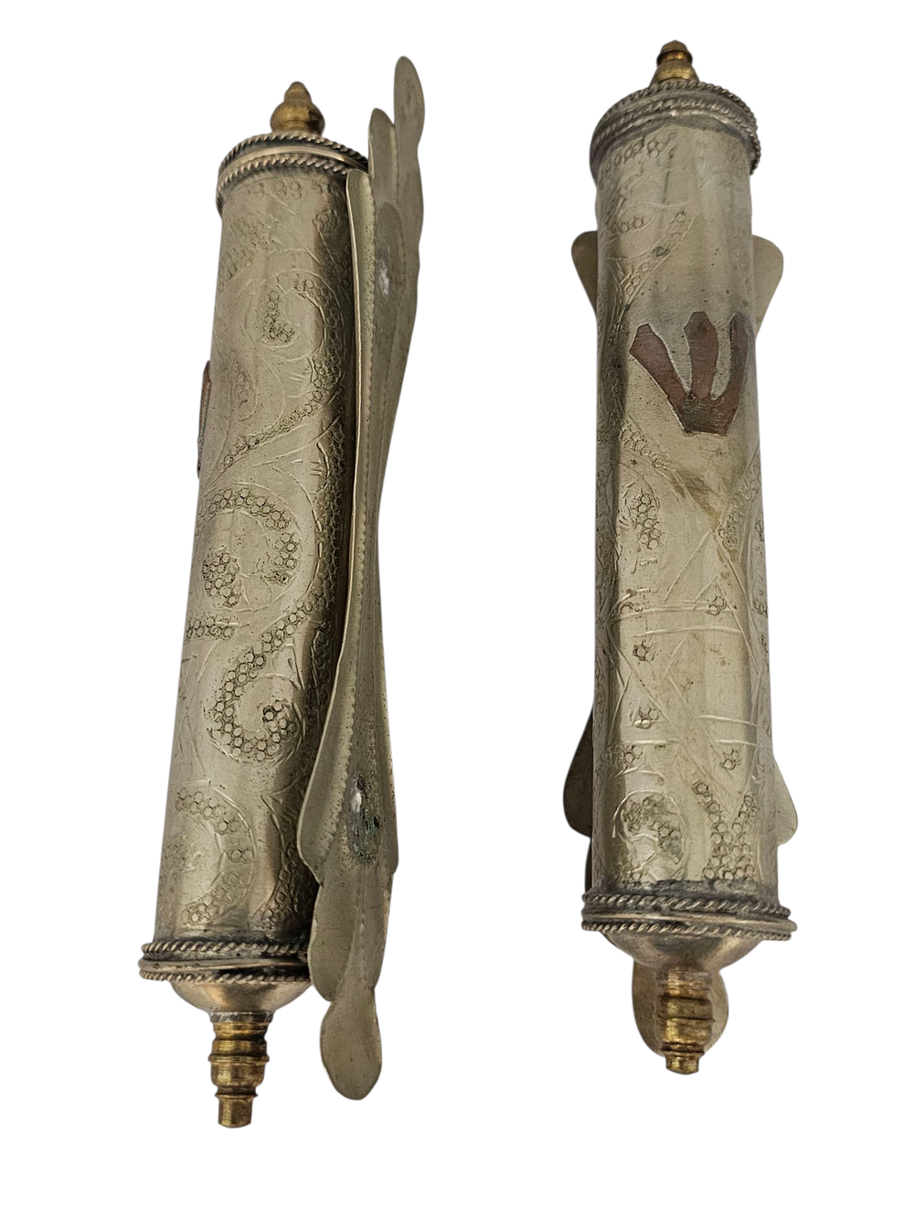 זוג בתי מזוזה מפוארים מרוקאים - עבודת חריטה נאה . 
מצב שמור וטוב. 
משקלים ומידות: 