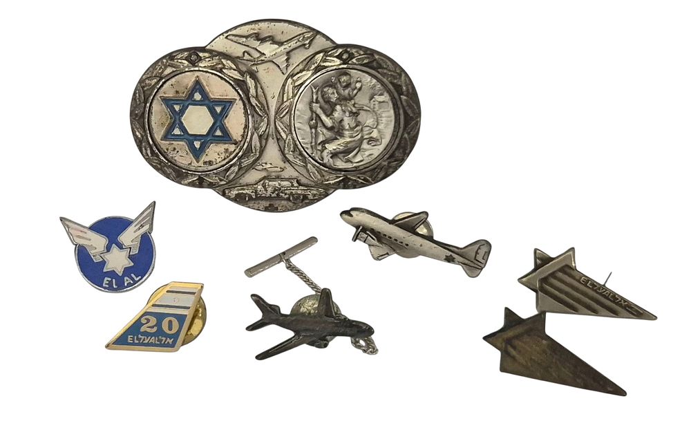 ***נדיר - סיכות וסמל מאוספיו של הטייס יונתן אטקס (1935 – 2024) שהיה טייס אל על במשך 28 שנה. 