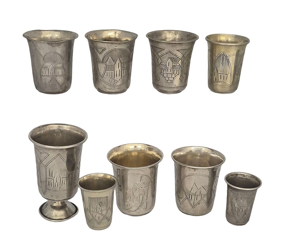 ***נדיר - אוסף של עשרות שנים -שמיניית גביעי כסף 84 מעוטרים בעבודת "שטיכל" של העיירה היהודית 