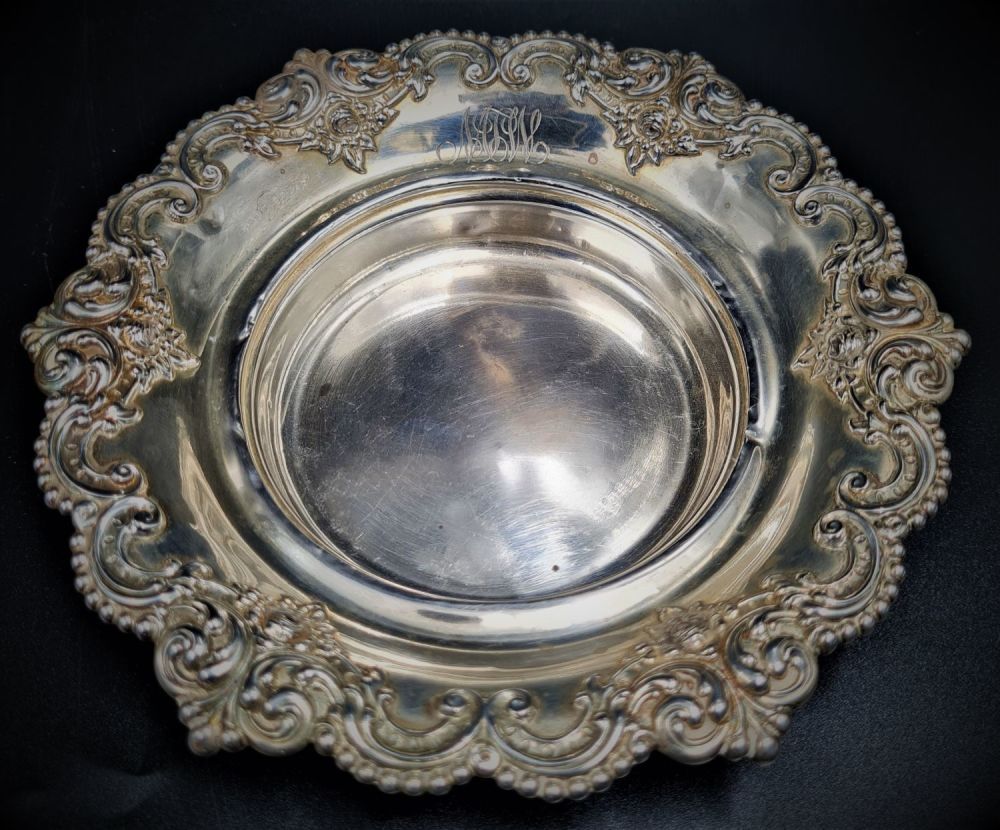 קערת כסף סטרלינג מבית " THEODORE B. STARR" נושא מונוגרמה. 1877 
משקל ומידות: 89.87 גרם, קוטר 