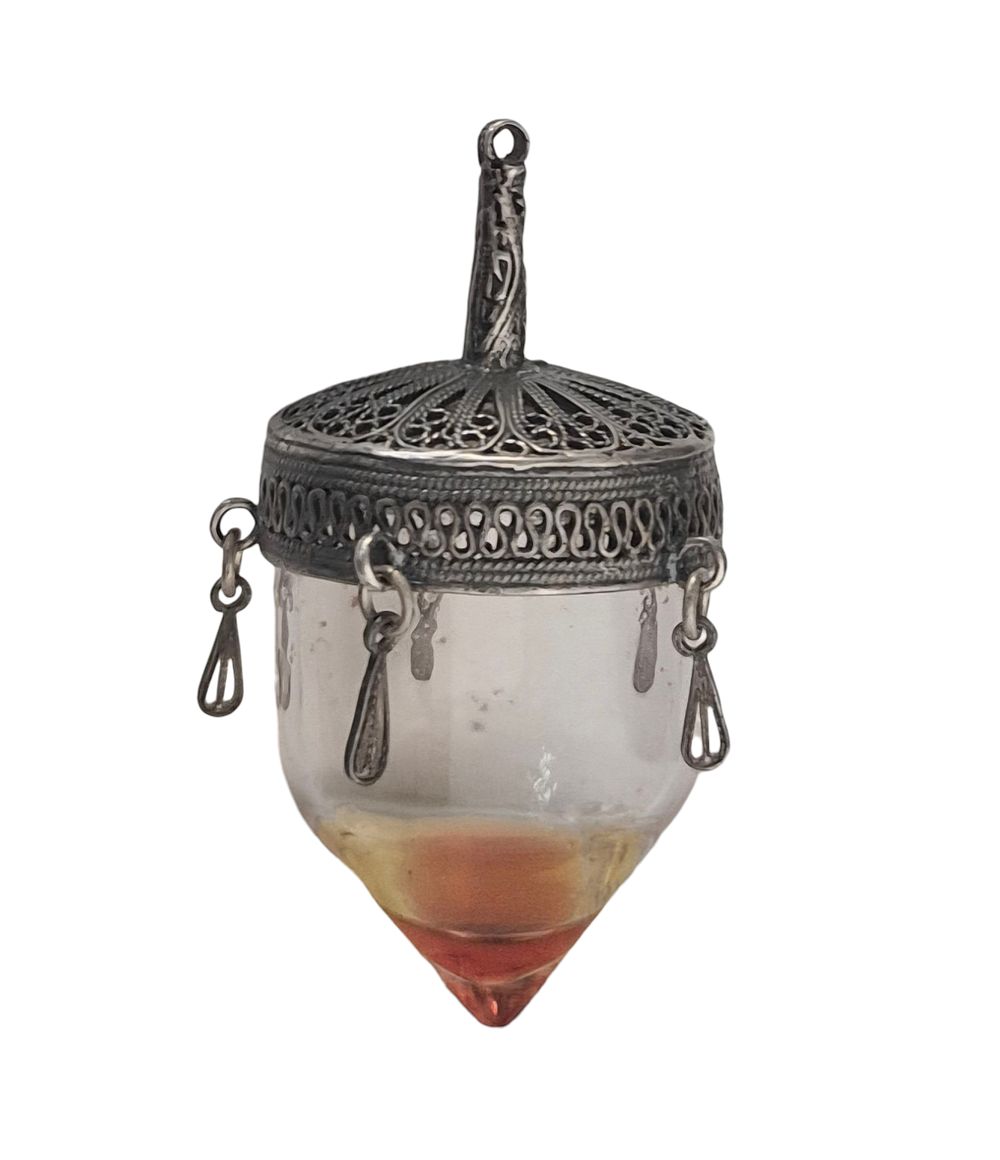 ***נדיר - סביבון עשוי כסף בעבודת פיליגרן, על בסיס ניפוח זכוכית, ובפנים נוזל אדום לזכרון "דם 