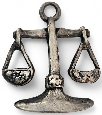 תליון כסף 925 , בצורת מזל מאזניים. 
מתאים גם לצמידי צ'ארם. 
משקל ומידות: 1.2גרם; 