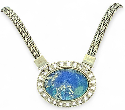 מהמם!!! שרשרת כסף ותליון 925, עם תליון אליפסי משובץ זכוכית רומית כחולה עתיקה 
מעצבת 