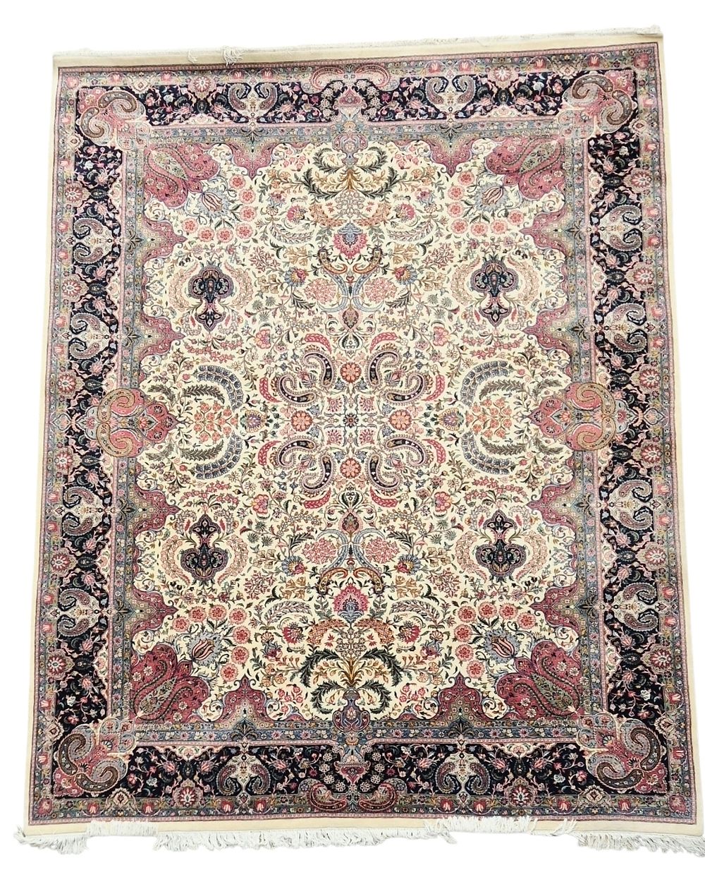 Beautiful rug, with full fringes, 3.6m x 2.8m.