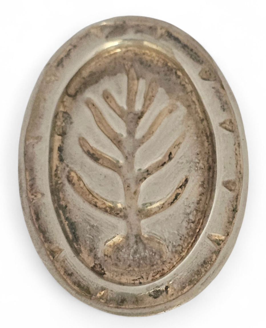 Miniature sterling silver plate with tree-like image engraved at center. 
Weight: 4.90g. 