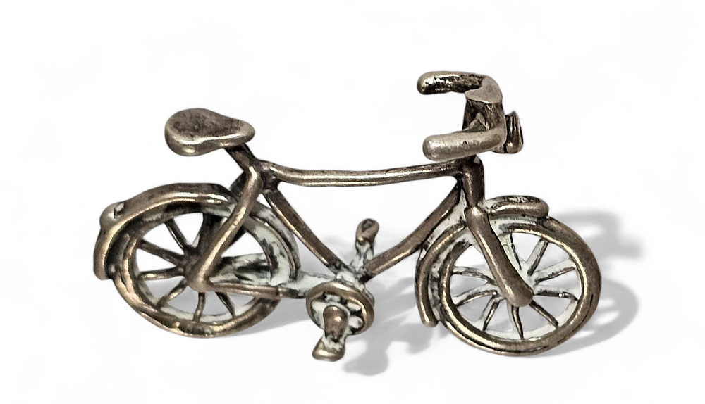 Silver miniature bicycle, made in Italy. 
Silver 800. 
Weight: 6.56g. 
4cm x 2.5cm height