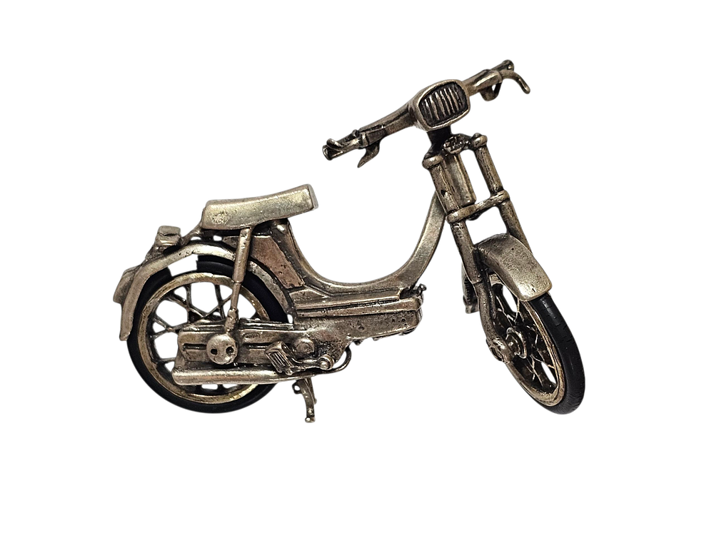 Miniature silver Vespa. Beautiful detail work. Made in Italy. 
Made of silver 800. 