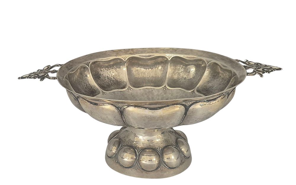 ***נדיר - קערת פירות עשויה כסף, ברלינאית עתיקה, מסוף המאה ה-18, מרוקע בעבודת ידי אמן, מעוטר 