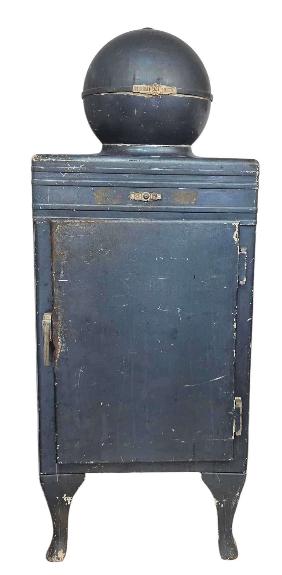 Rare opportunity! 
Refrigerator, General Electric. Model: “Globe Top” Monitor Top. 
U.S.A. 