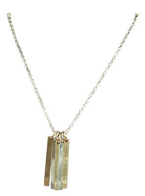 מגנוליה, שרשרת כסף 925 סטרלינג - באריזה מקורית, עיצוב : מלבנים מוזהבים וכסף בכיתוב השם MORIA 