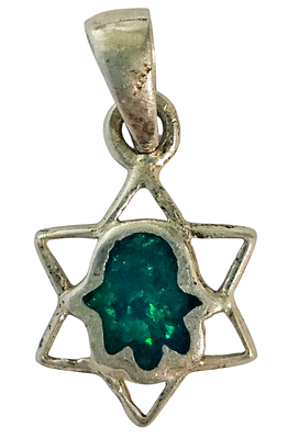 תליון כסף 925 סטרלינג- מגן דוד, עם אמייל ירוק בצורת חמסה, סגנון עדין. 
משקל ומידות: 0.88 גרם 