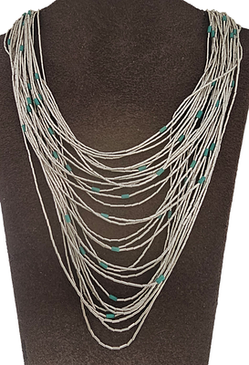 שרשרת כסף 925 סטרלינג- בסגנון אינדיאני, של מספר שרשראות עטופות במוטות, הנראות כמו פרנזים 