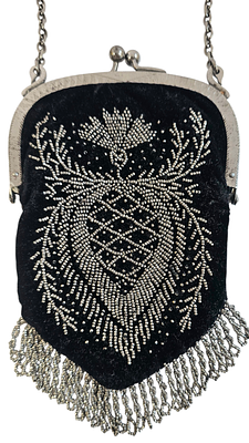 ארנק ערב - ויטאג' מסוף המאה ה19, עשוי קטיפה שחורה, עיצוב : חזית התיק מעוטרת ברקמת אבני חן בצבע 