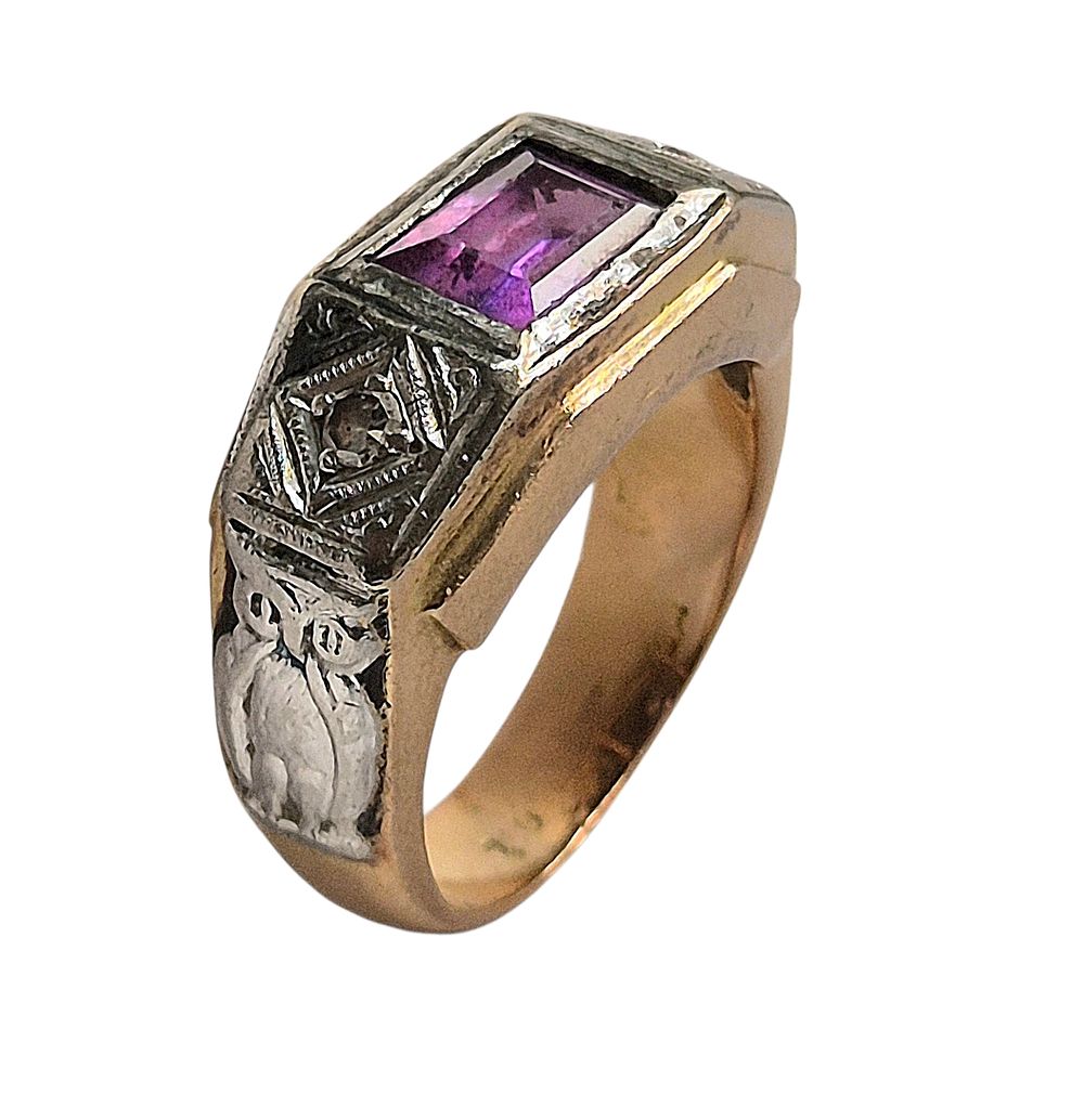 18k gold ring, decorated with an owl and a torch, inlaid with an amethyst stone, and diamonds 