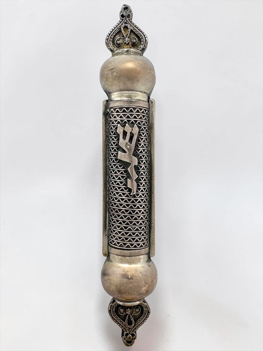 A sterling 925 silver mezuzah adorned with filigree embellishments throughout. In good condition.