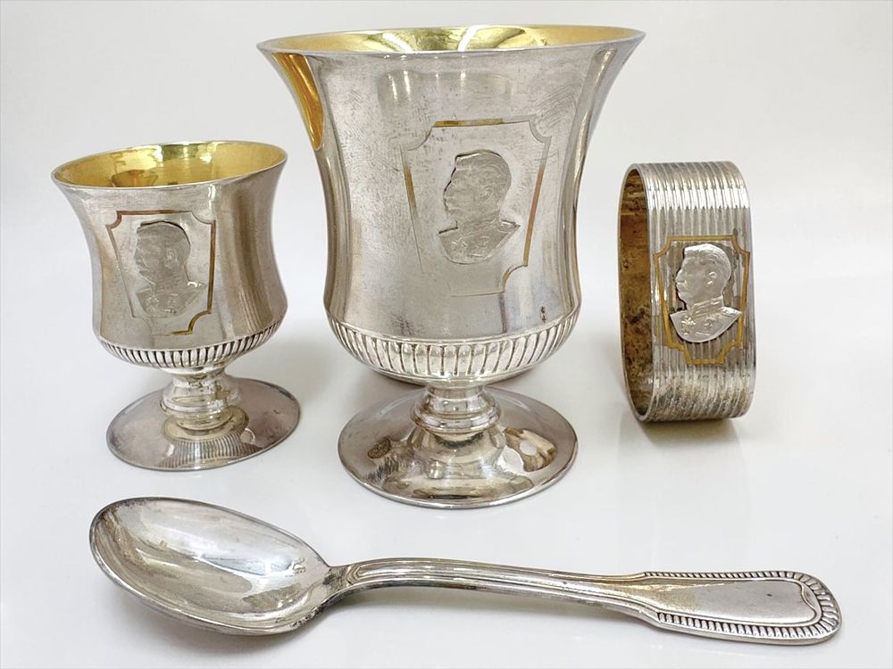 F. VAILLAND - Boxed set of silver plated items with image of Joseph Stalin. By F. Vailland. Set 