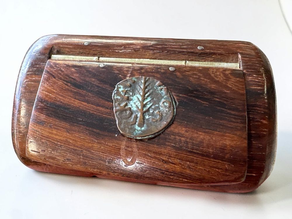 Antique wooden snuff box "shmek tabak". Carries archeological coin (Judean pruta) on 