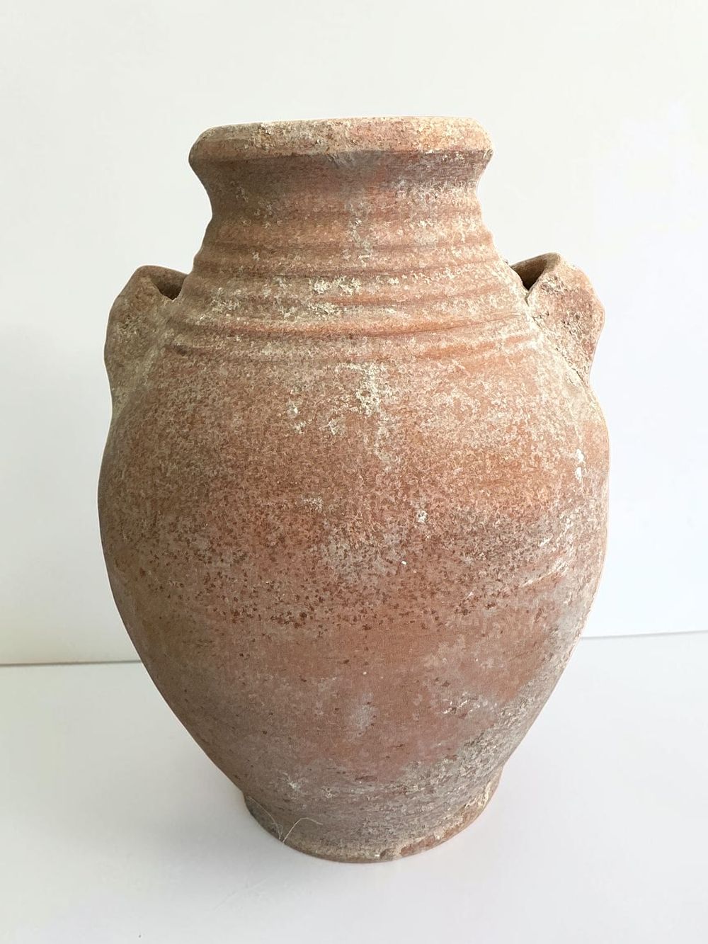 כד פלסטינאי עתיק מסטודיו הנדלמן המקורי מיפו העתיקה, רחוב מזל דגים 14 יפו העתיקה. סטנלי הנדלמן 
