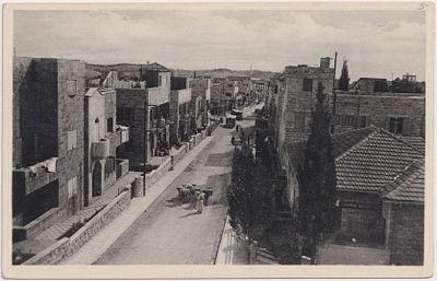 גלוית צילום מקורית בשחור־לבן – רחוב כרם אברהם בירושלים, הוצאת P. Ch. Baltinester, נדפסה 
