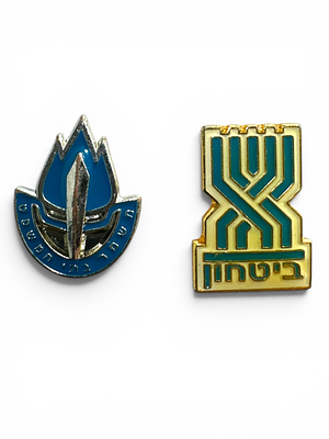 זוג סיכות ישראליות, סיכת משמר בתי המשפט . 
1.7X1.4 ס"מ. 
1.3X1.5ס"מ.