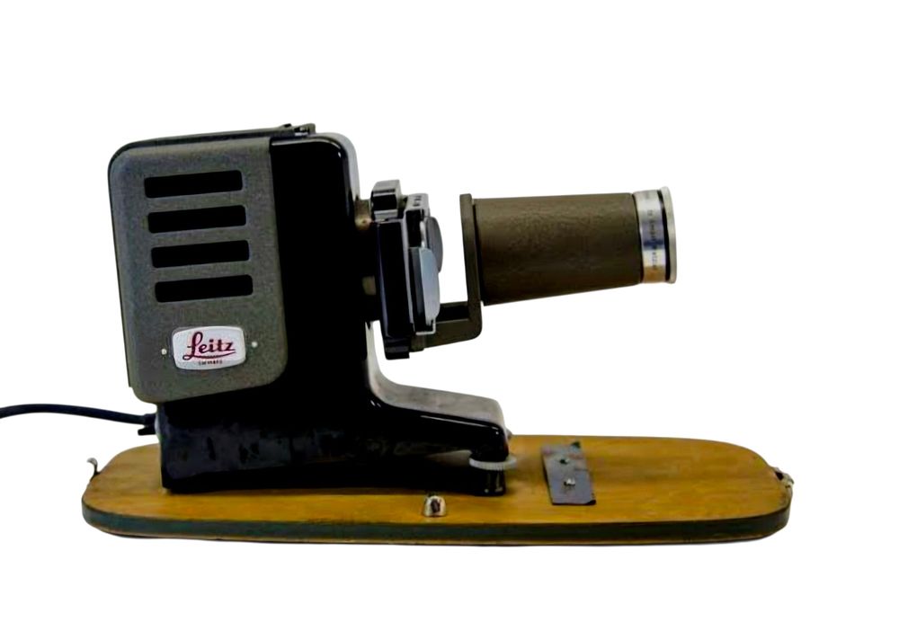 Leitz - מקרן שקופיות וינטג' מדגם Prado 150, שיוצר על ידי חברת Ernst Leitz Wetzlar. פריט תצוגה 