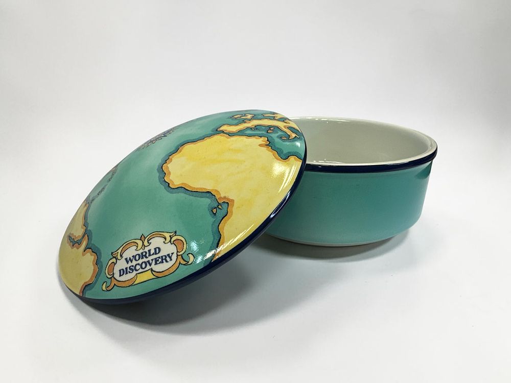 Beautiful porcelain trinket box with cover designed by Tiffany & Co. exclusively for Tauk World 