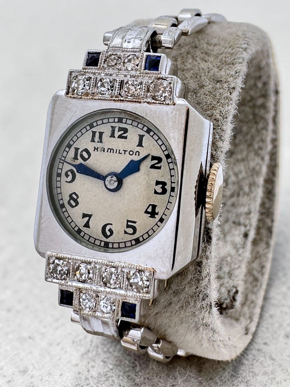 Hamilton - Hamilton ladies' Art Deco wristwatch with diamonds and sapphires. Made of 18k 