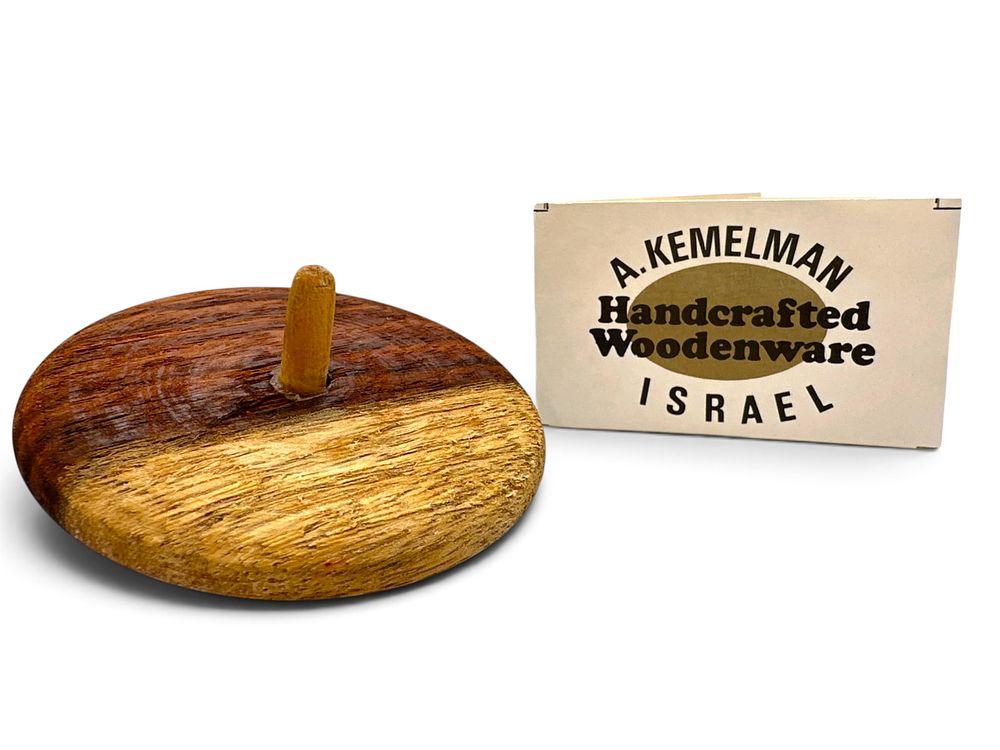 ***נדיר ולא מצוי - ארתור קמלמן - סביבון עץ בעבודת יד. אמן ישראלי בעץ בשנות ה-80. מידות: קוטר 