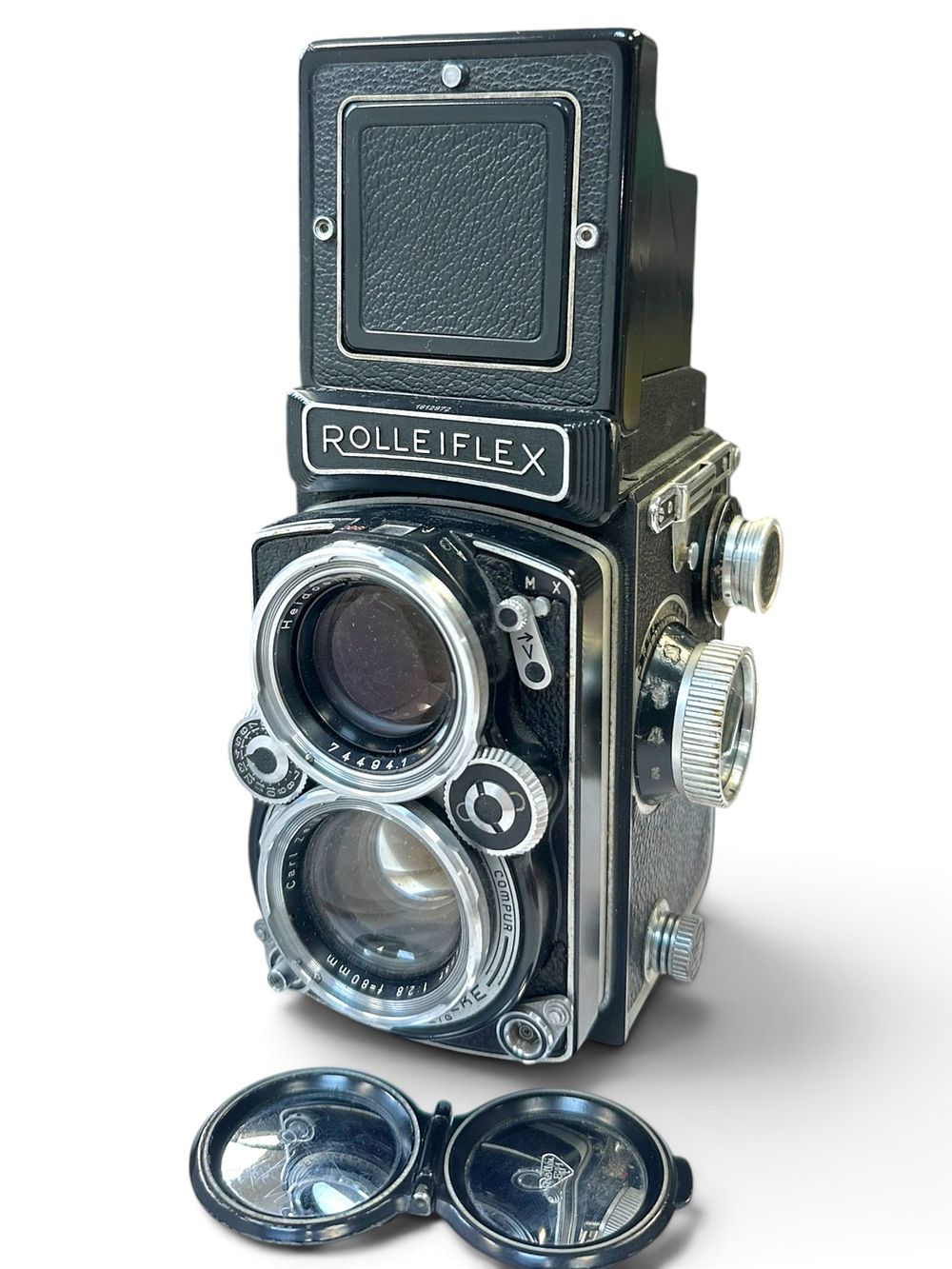 מצלמת רוליפלקס Rolleiflex - עדשות מקוריות קארל צייס, במצב מצוין! מידות: 14x8.5 ס״מ.