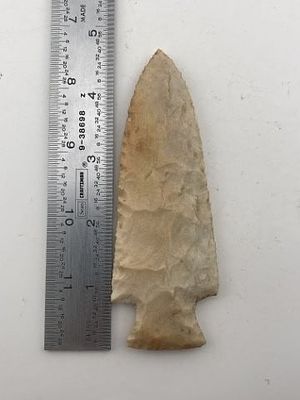 4 & 1/2" Hardin Indian Artifact Arrowhead. KEY WORDS: INDIAN ARTIFACT ARTIFACTS ARROWHEAD 