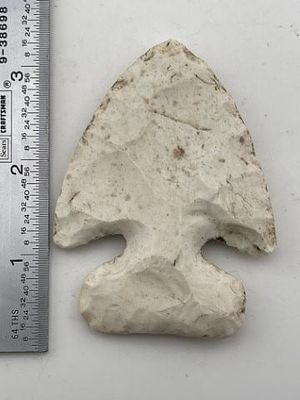 3 & 1/8" Thebes Indian Artifact Arrowhead. KEY WORDS: INDIAN ARTIFACT ARTIFACTS ARROWHEAD 