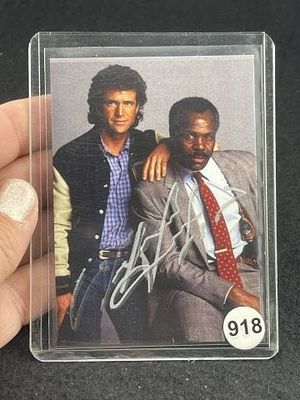 Mel Gibson Hand Signed Authentic Autograph. KEY WORDS: INDIAN ARTIFACT ARTIFACTS ARROWHEAD 