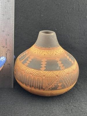 Navajo Pottery Vessel beautiful engraving Indian Artifact Arrowhead. KEY WORDS: INDIAN ARTIFACT 