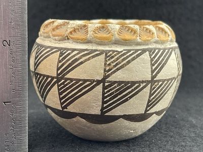 Acoma Pottery Vessel Indian Artifact Arrowhead. KEY WORDS: INDIAN ARTIFACT ARTIFACTS ARROWHEAD 