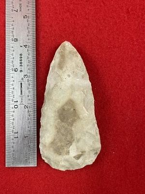 Chipped Blade Indian Artifact Arrowhead. KEY WORDS: INDIAN ARTIFACT ARTIFACTS ARROWHEAD 