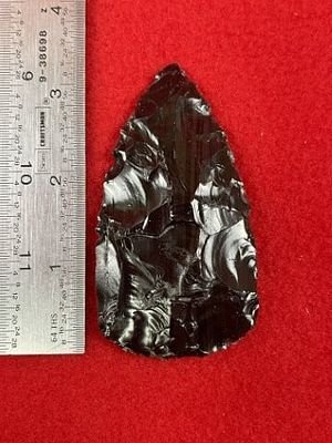 Obsidian Chipped Blade Indian Artifact Arrowhead. KEY WORDS: INDIAN ARTIFACT ARTIFACTS ARROWHEAD 