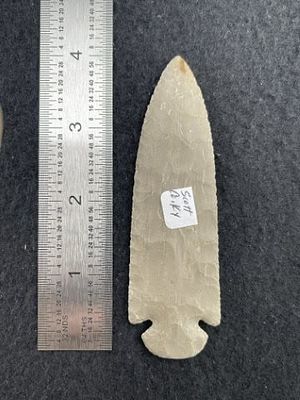 Dovetail Indian Artifact Arrowhead. KEY WORDS: INDIAN ARTIFACT ARTIFACTS ARROWHEAD ARROWHEADS 
