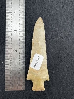 Etley Indian Artifact Arrowhead. KEY WORDS: INDIAN ARTIFACT ARTIFACTS ARROWHEAD ARROWHEADS 