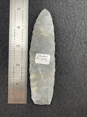 Agate Basin Indian Artifact Arrowhead. KEY WORDS: INDIAN ARTIFACT ARTIFACTS ARROWHEAD ARROWHEADS 