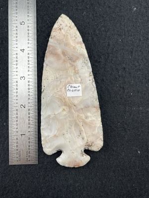 Dovetail Indian Artifact Arrowhead. KEY WORDS: INDIAN ARTIFACT ARTIFACTS ARROWHEAD ARROWHEADS 